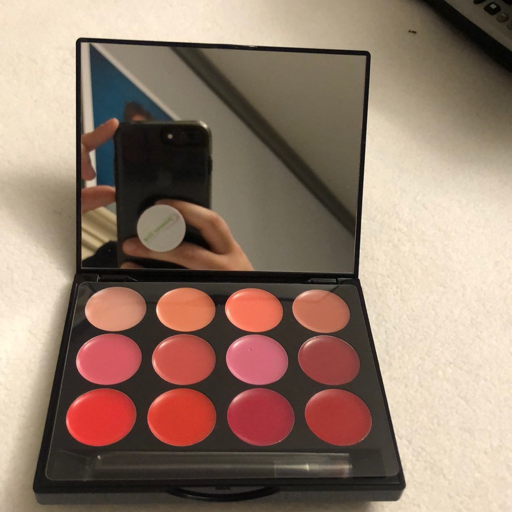 ISH Lip Statement Palette👄💋